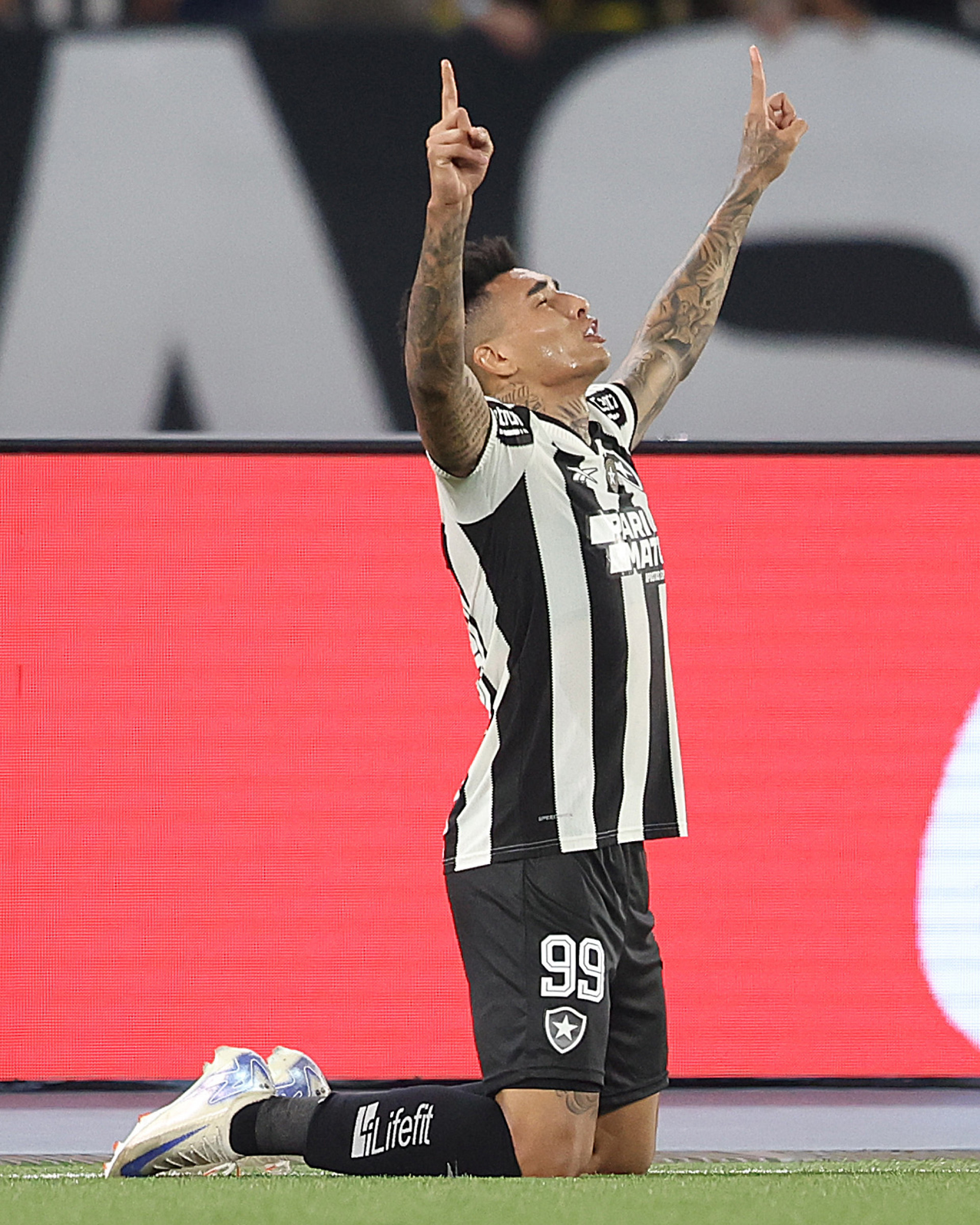 Igor Jesus fez o segundo gol do Botafogo na vit&oacute;ria sobre o Palmeiras