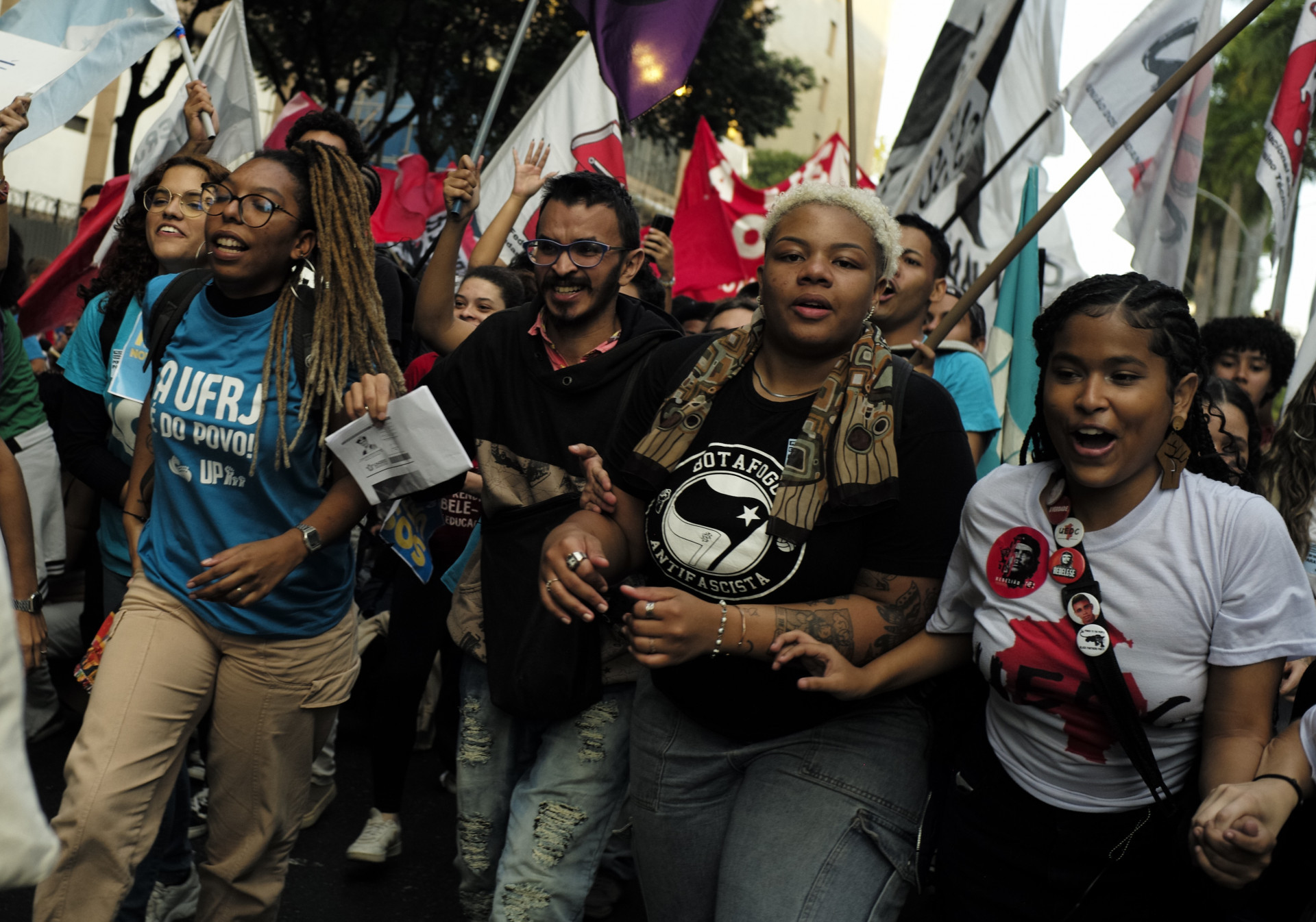 Estudantes e profissionais de educa&ccedil;&atilde;o realizaram ato no Centro pedindo melhorias para classes - Pedro Teixeira/Ag&ecirc;ncia O Dia