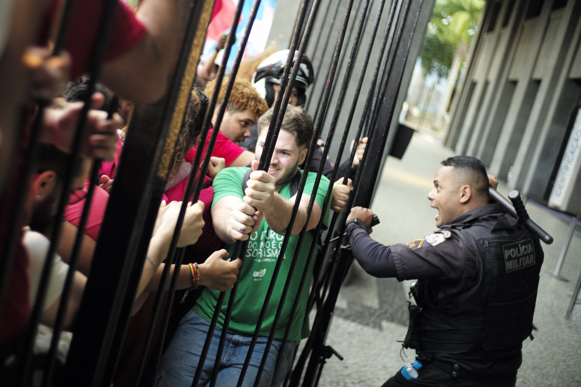 Manifesta&ccedil;&atilde;o de estudantes termina com invas&atilde;o a pr&eacute;dio da Faperj, no Centro - Pedro Teixeira/Ag&ecirc;ncia O Dia