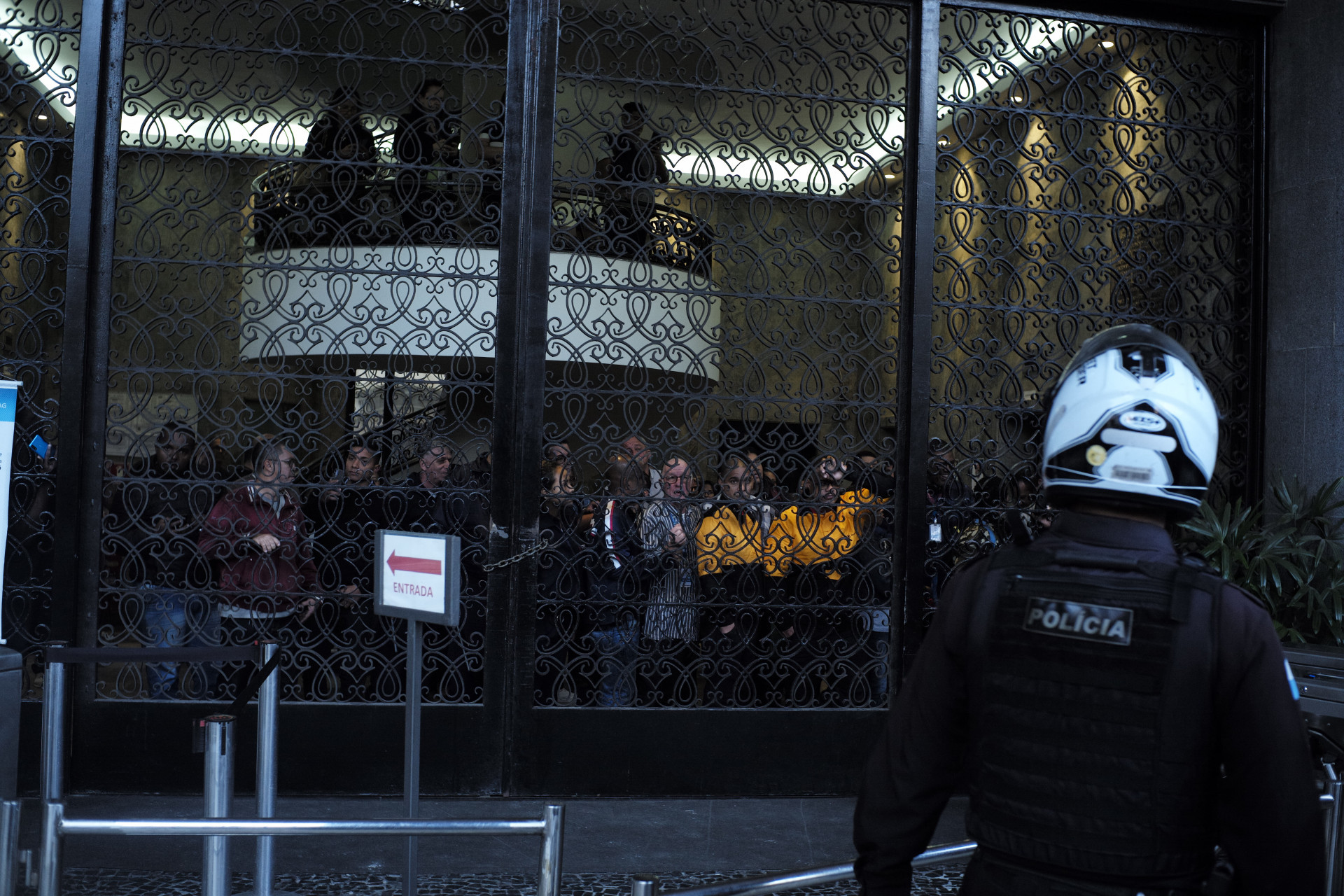 Manifesta&ccedil;&atilde;o de estudantes termina com invas&atilde;o a pr&eacute;dio da Faperj, no Centro - Pedro Teixeira/Ag&ecirc;ncia O Dia