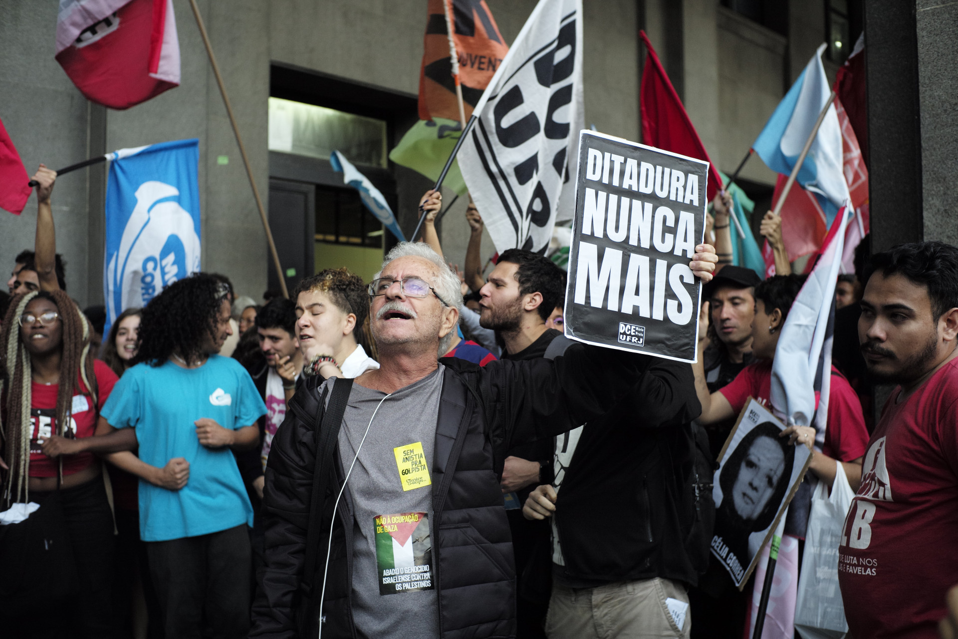 Manifesta&ccedil;&atilde;o de estudantes termina com invas&atilde;o a pr&eacute;dio da Faperj, no Centro - Pedro Teixeira/Ag&ecirc;ncia O Dia