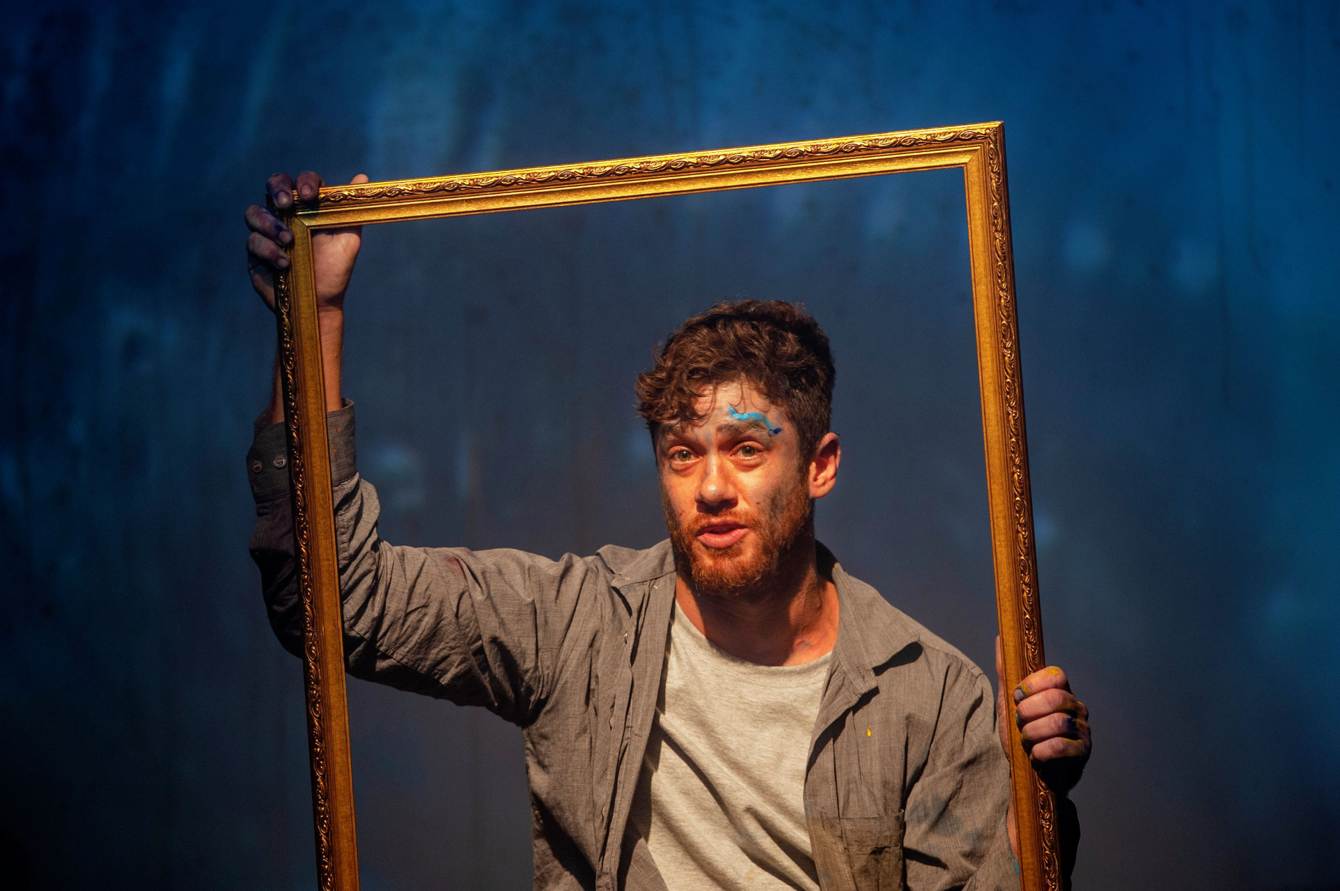 Leonardo Miggiorini protagoniza o espetáculo 'Não se Mate' - Divulgação / Priscila Prade