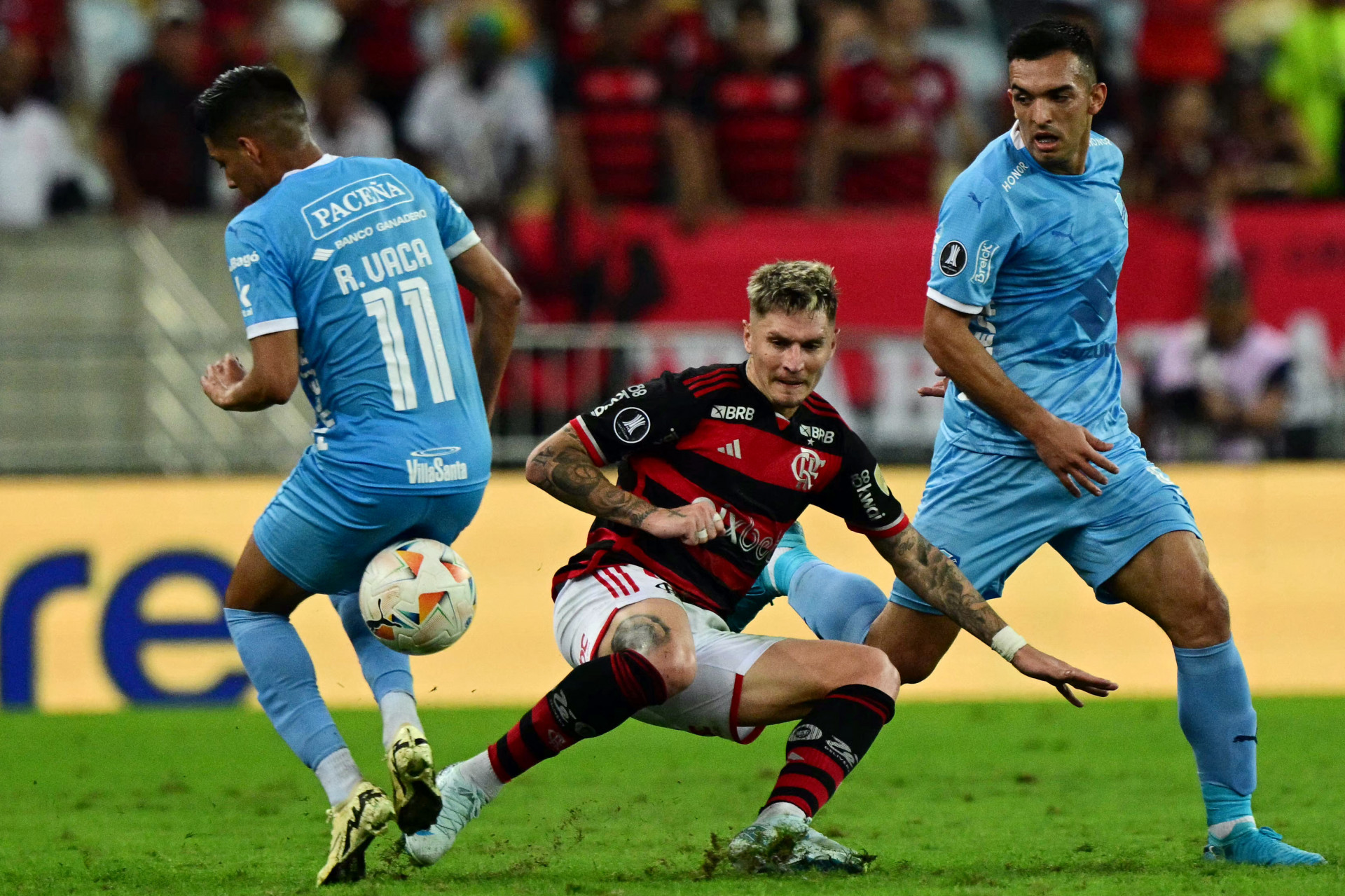 Varela foi titular na lateral direita do Flamengo no lugar de Wesley - Pablo Porciuncula/AFP