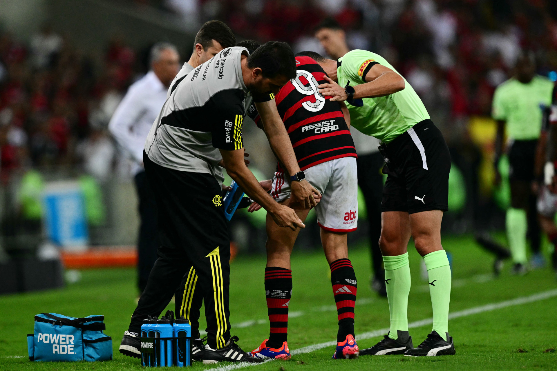 Pedro sentiu problema muscular no duelo entre Flamengo e Bolívar - Pedro Porciuncula/AFP