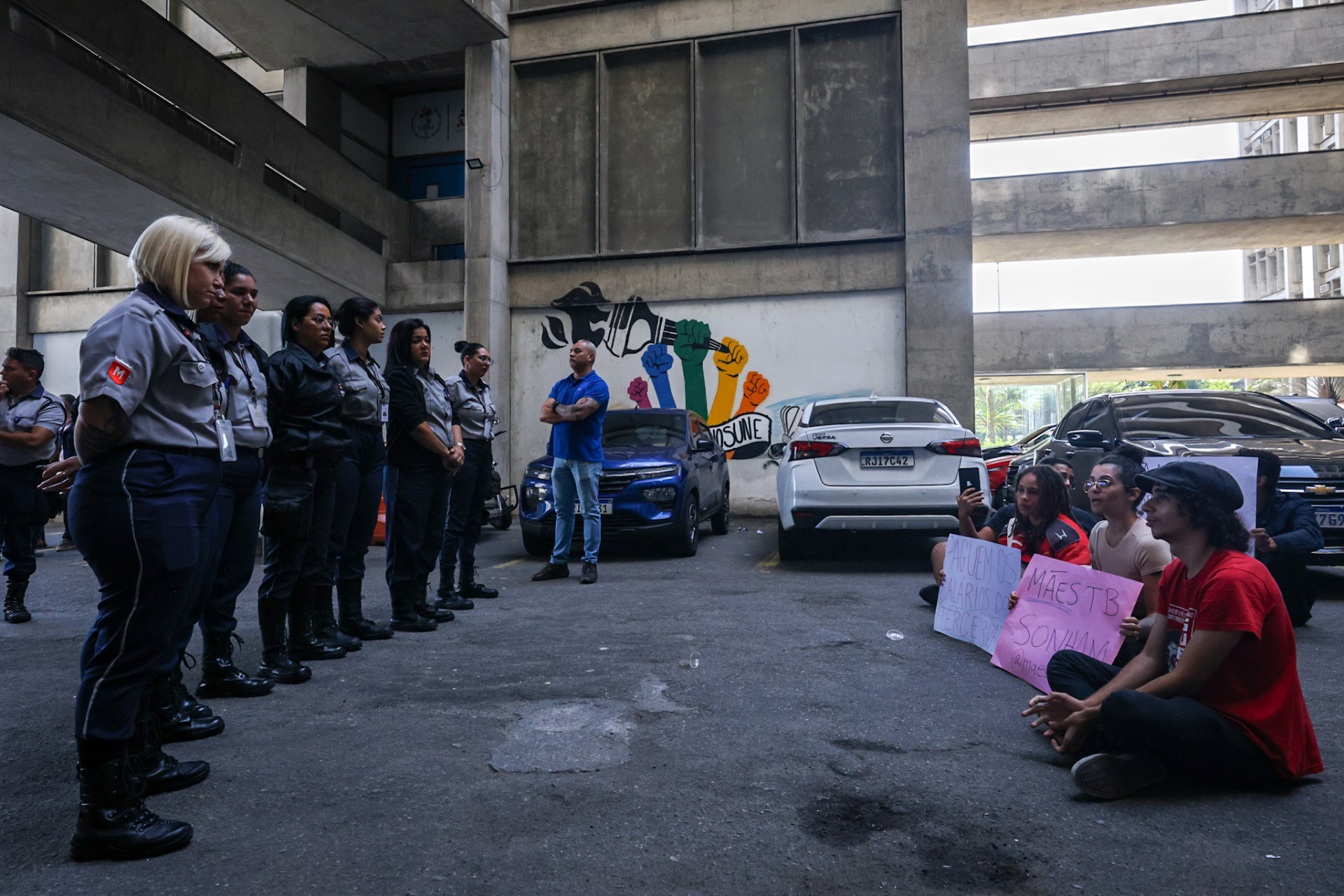 Manifestação de estudantes na UERJ nesta quinta-feira (15). Fotos: Renan Areias/ Agência O Dia - Renan Areias/ Agência O Dia
