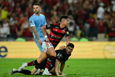 Flamengo bate o Bolívar no Maracanã e larga na frente nas oitavas da Libertadores