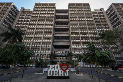 Uerj suspende atividades após alunos bloquearem novamente prédio no campus do Maracanã