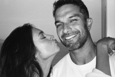 Ex-BBB Alane Dias posa em clima de romance com o irmão de Silva  