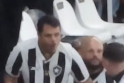 Polícia investiga torcedor do Botafogo flagrado fazendo gestos racistas no Estádio Nilton Santos