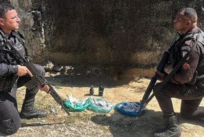 PM prende dois criminosos com granada e drogas no Gogó da Ema em Belford Roxo