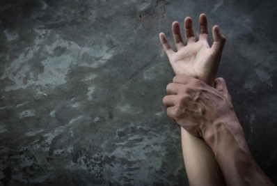 Mulher é resgatada de sequestro após ser estuprada e forçada a cozinhar para o ex