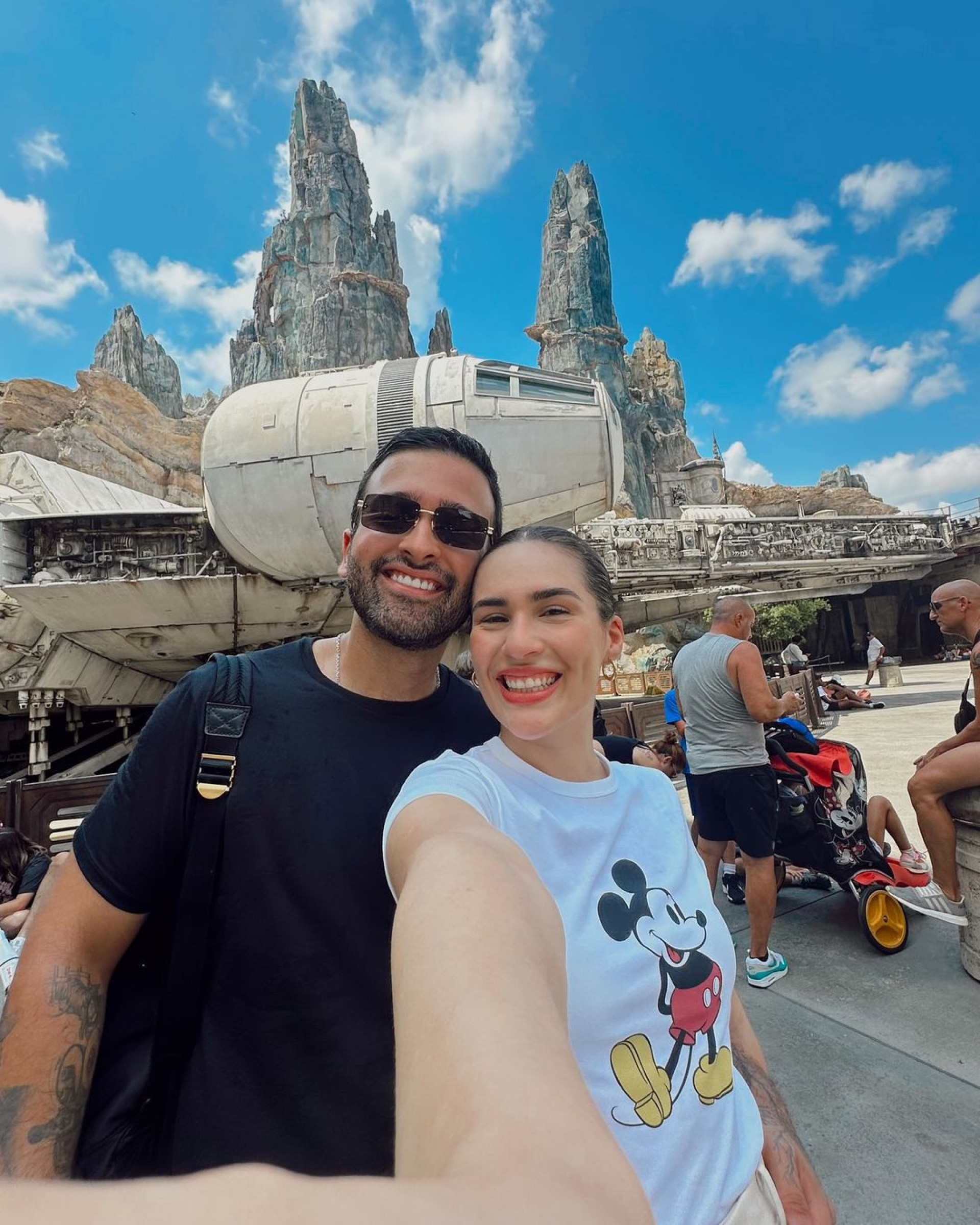 Li?vian Araga?o e o namorado Pedro Roberto na Disney  - Reprodução / Instagram 