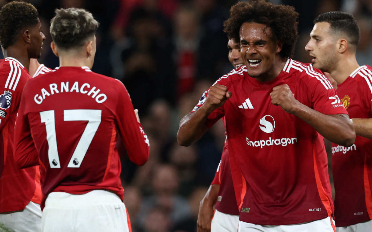 Estreante marca gol no fim e United vence Fulham na abertura da Premier League