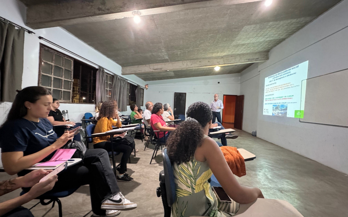Iniciativa impacta centenas de gestores escolares e profissionais de reciclagem em Macaé