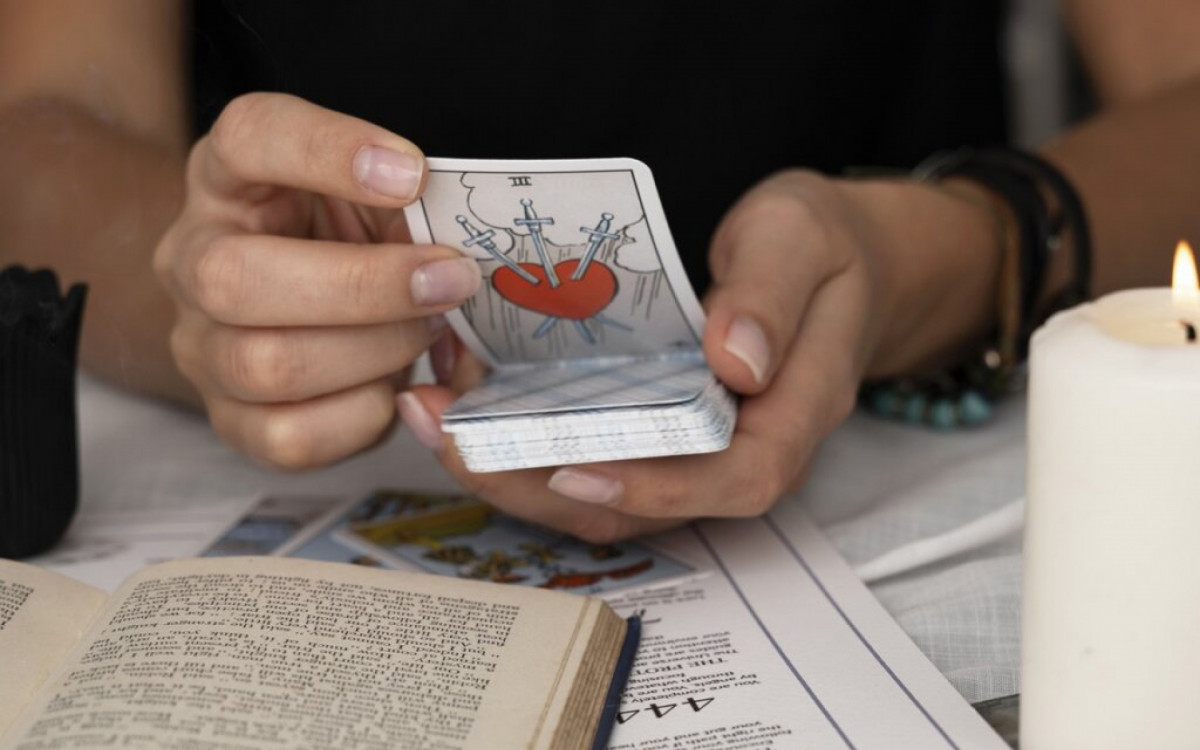 O que voc&ecirc; precisa saber antes de buscar respostas do Tarot sobre amor