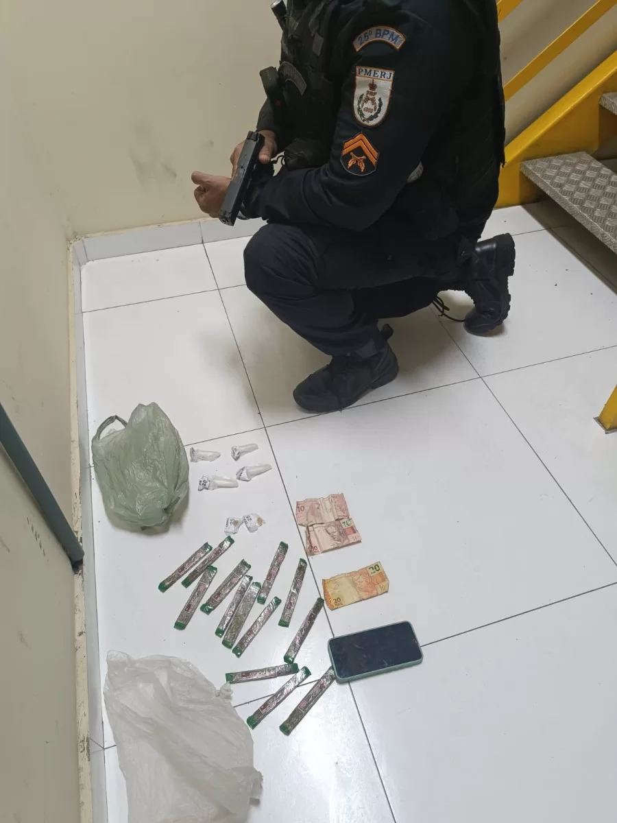 Dupla de adolescentes é apreendida com drogas em Araruama