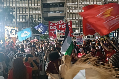 Alunos da Uerj interditam trânsito no Maracanã em novo protesto: 'recua, reitoria'