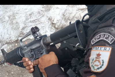 Suspeito de tráfico é preso em Rio das Ostras com droga escondida em terreno