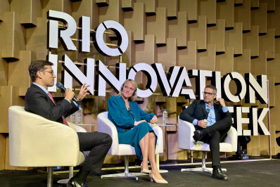 Secretaria de Transformação Digital e Proderj entregam prêmio no Rio Innovation Week