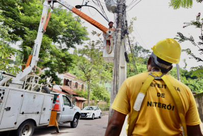 Niterói avança na retirada de postes e fios inativos