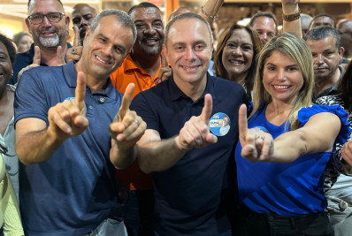 Dudu Reina inicia campanha eleitoral com 'adesivaço' em Nova Iguaçu