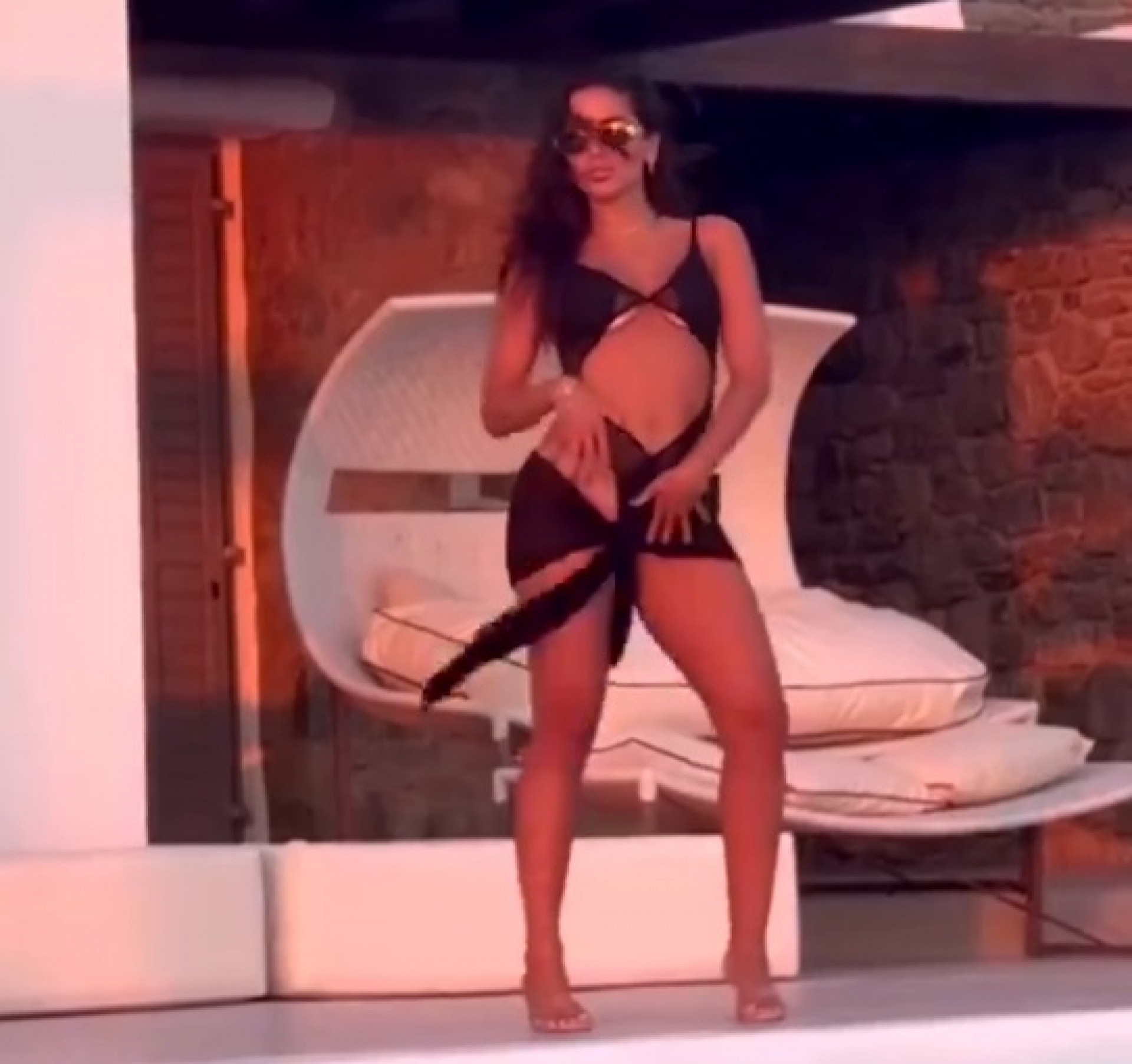 Anitta arrasa ao som de 'Saudade' - Reprodução do Instagram