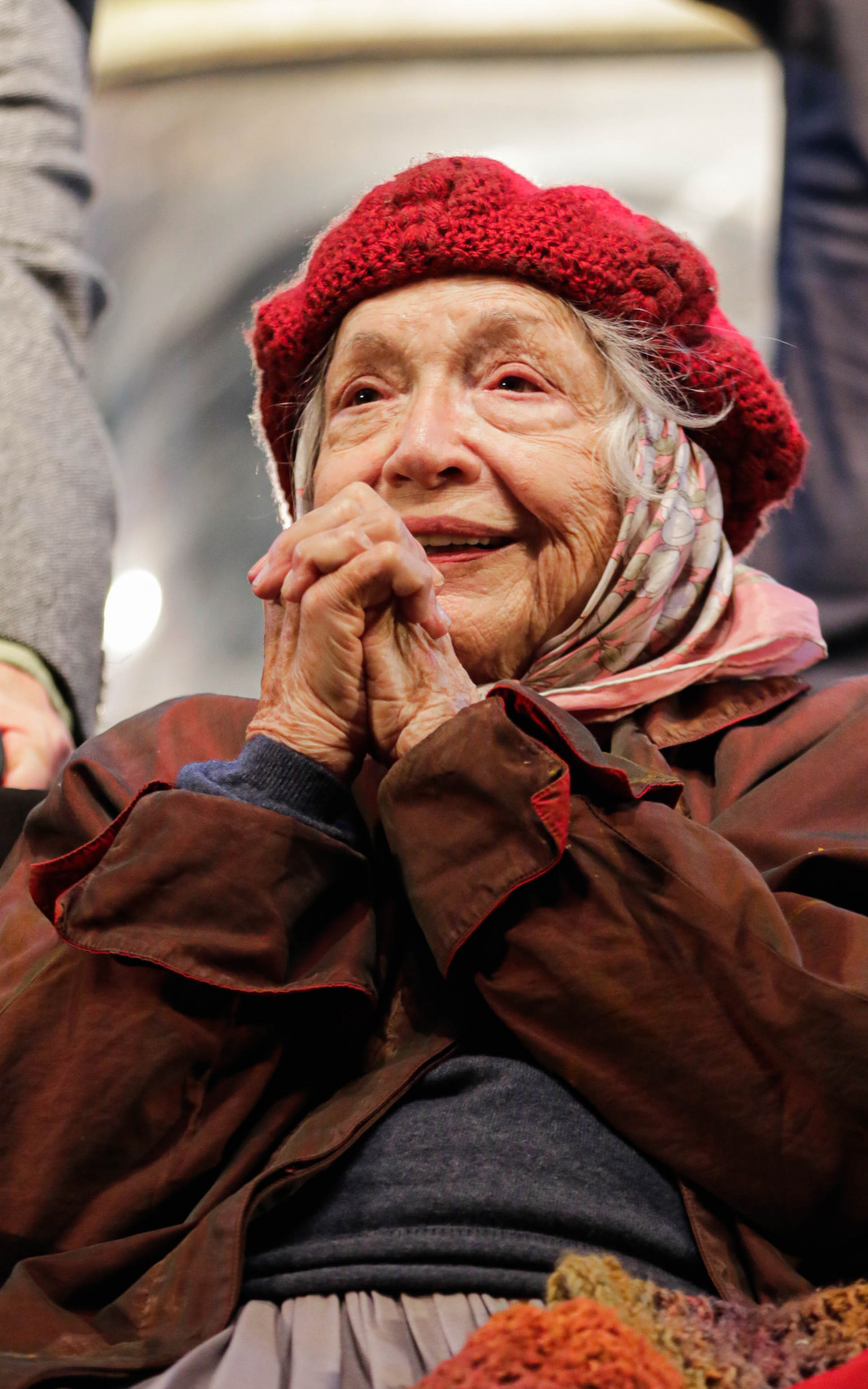 Nathalia Timberg vai às lágrimas após estrear espetáculo aos 95 anos