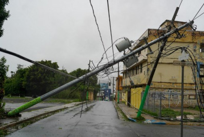 Furacão Ernesto atinge as Bermudas e deixa milhares sem eletricidade