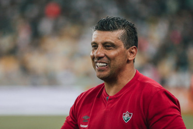 Auxiliar de Mano Menezes foi jogador do Fluminense e comanda equipe pela primeira vez