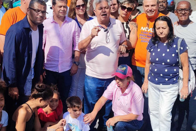 Marcelo Cabeleireiro reúne apoiadores e caminha em bairros da Região Leste