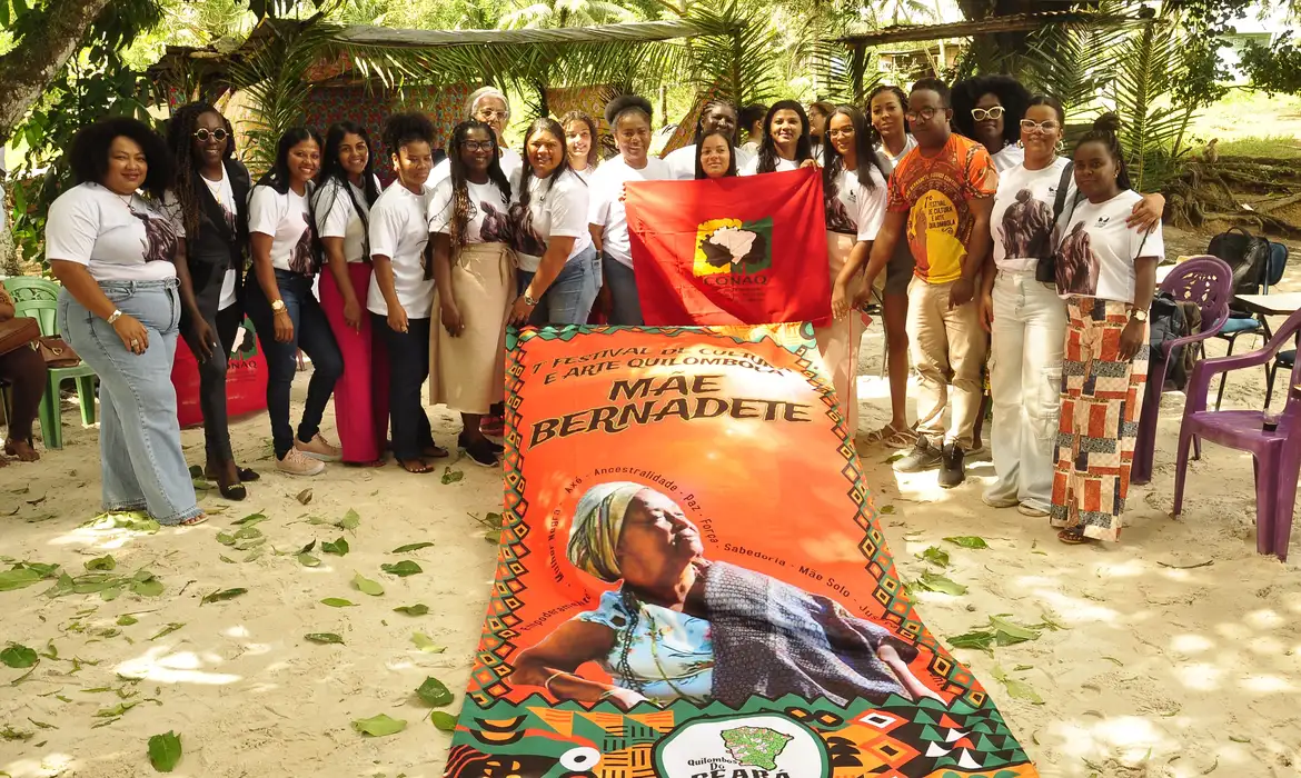 'Mãe Bernadete, presente': comunidade defende legado um ano após crime