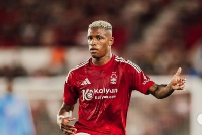 Ex-jogador do Palmeiras quebra a perna e tem lesão assustadora no Campeonato Inglês