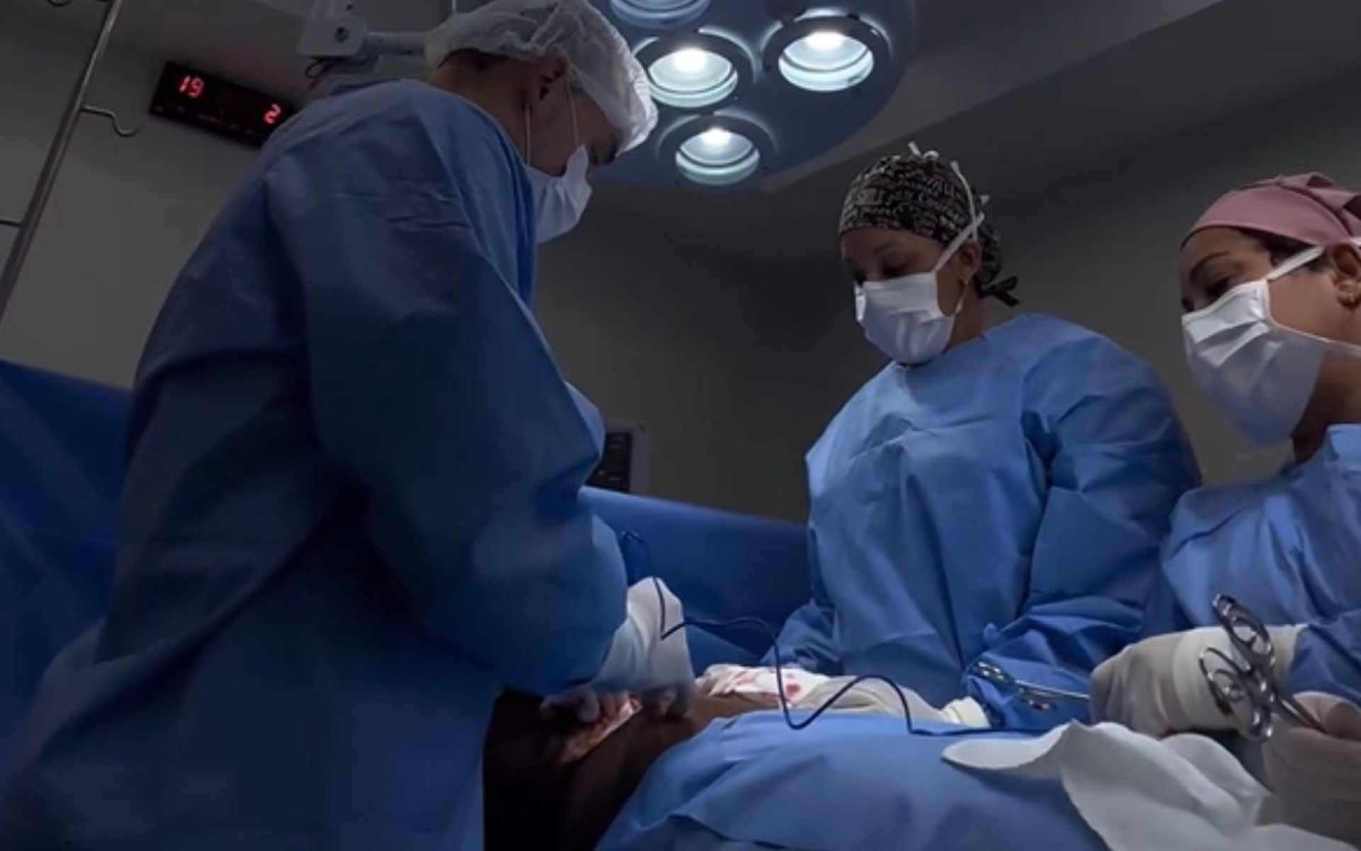 Jojo Todynho mostra cirurgia de redução de mamas - Reprodução / Instagram