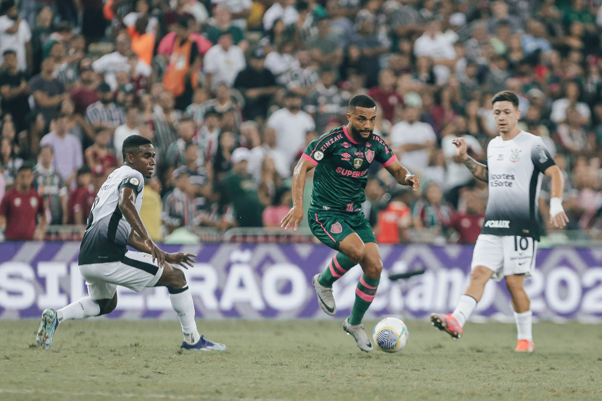 Fluminense e Corinthians se enfrentaram neste s&aacute;bado (17), no Maracan&atilde;, pela 23&ordf; rodada do Brasileir&atilde;o - Lucas Mer&ccedil;on/Fluminense FC