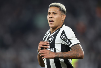 Atacante rechaça sondagem de clube europeu por desejo de permanecer no Botafogo