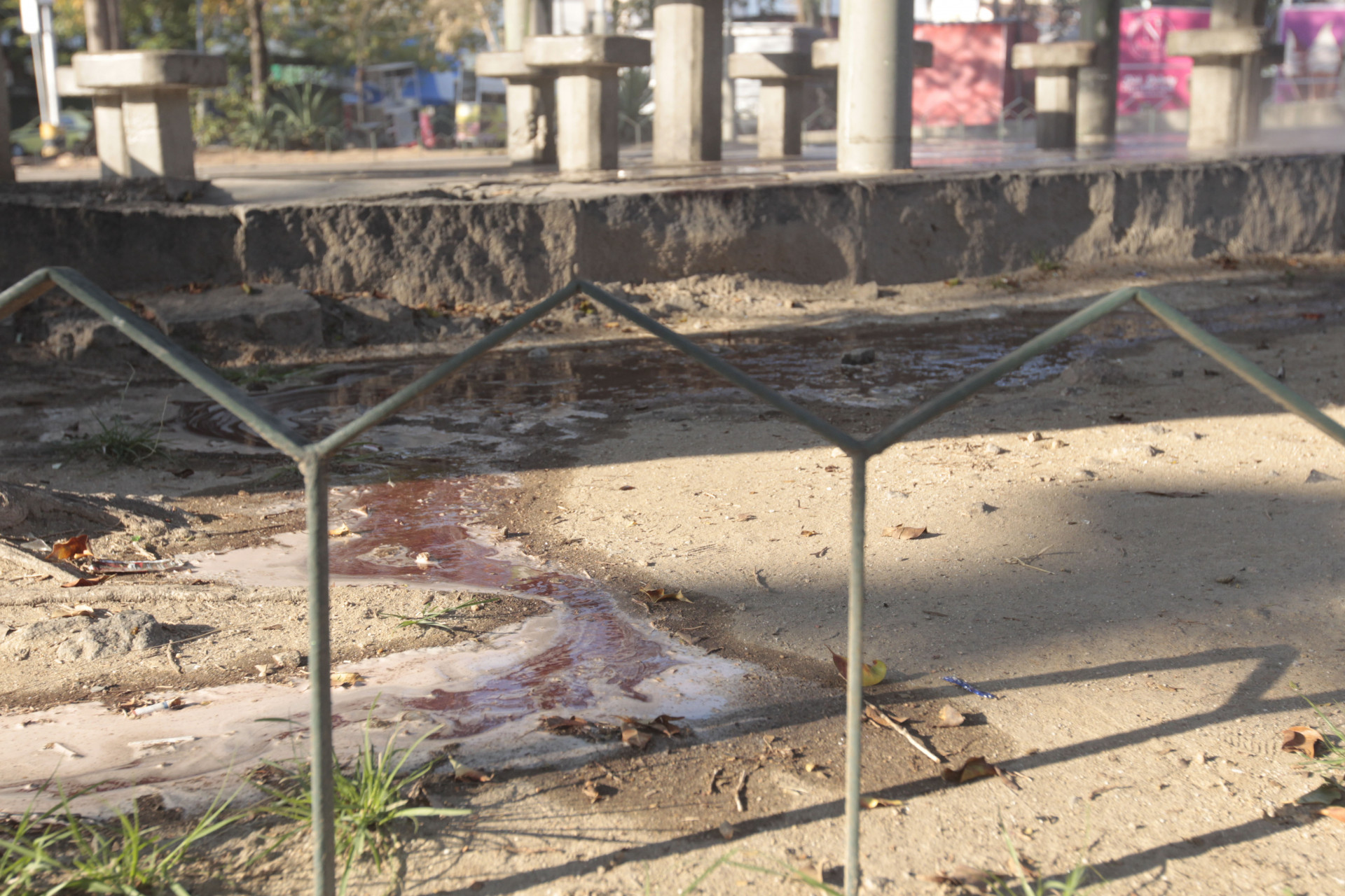 Ataque a tiros na noite de ontem na Praça Barão de Drumond, em Vila Isabel, nesta segunda-feira (19). - Reginaldo Pimenta/Agência O Dia