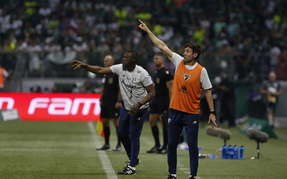 Auxiliar reclama da arbitragem e diz que São Paulo podia ter vencido clássico