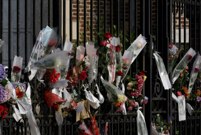 França se prepara para se despedir de Alain Delon, seu inesquecível galã