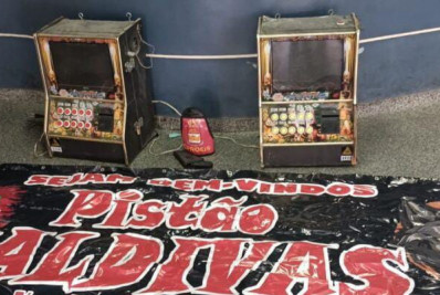 Caça-níqueis e revólver são apreendidos em operação do PROEIS