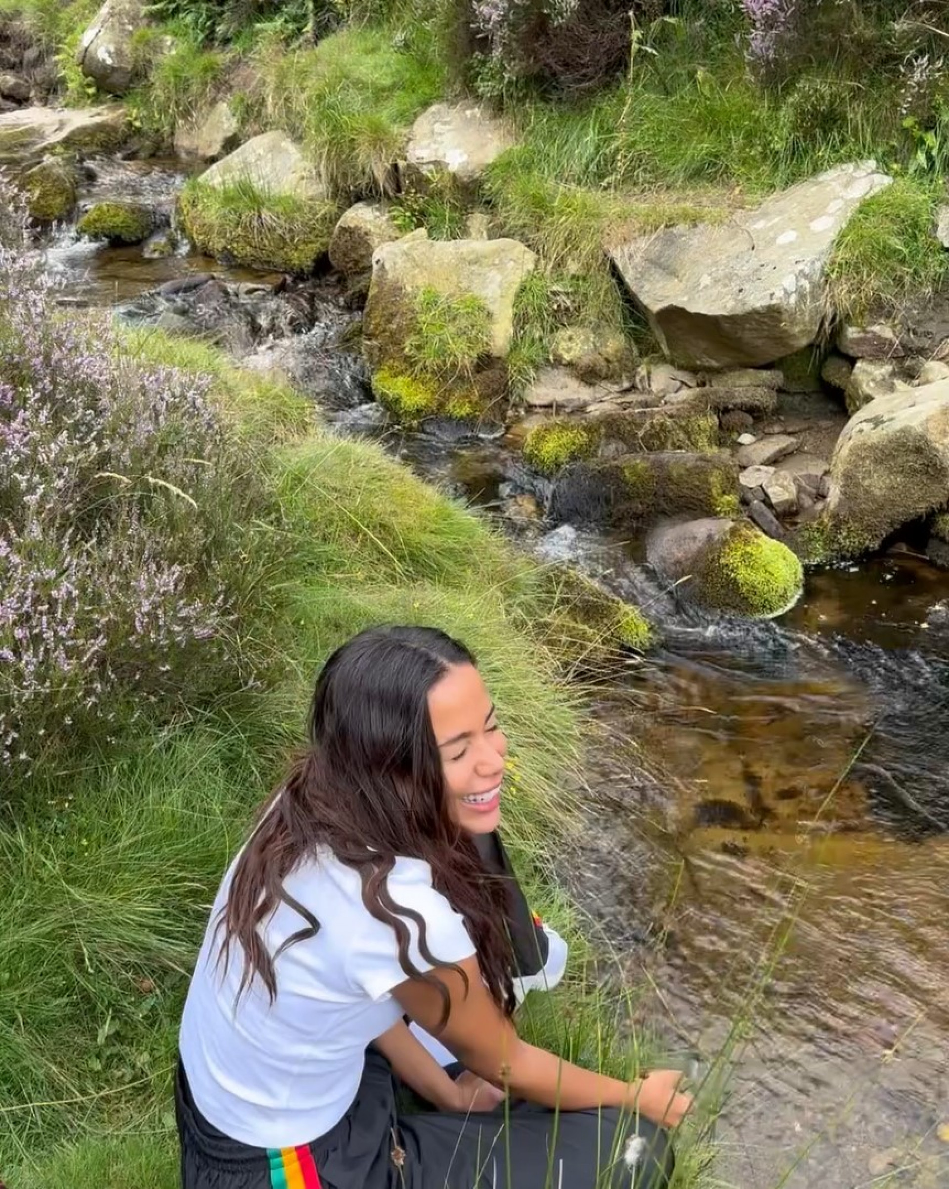 Anitta posa em meio à natureza e reflete sobre a vida - Reprodução / Instagram