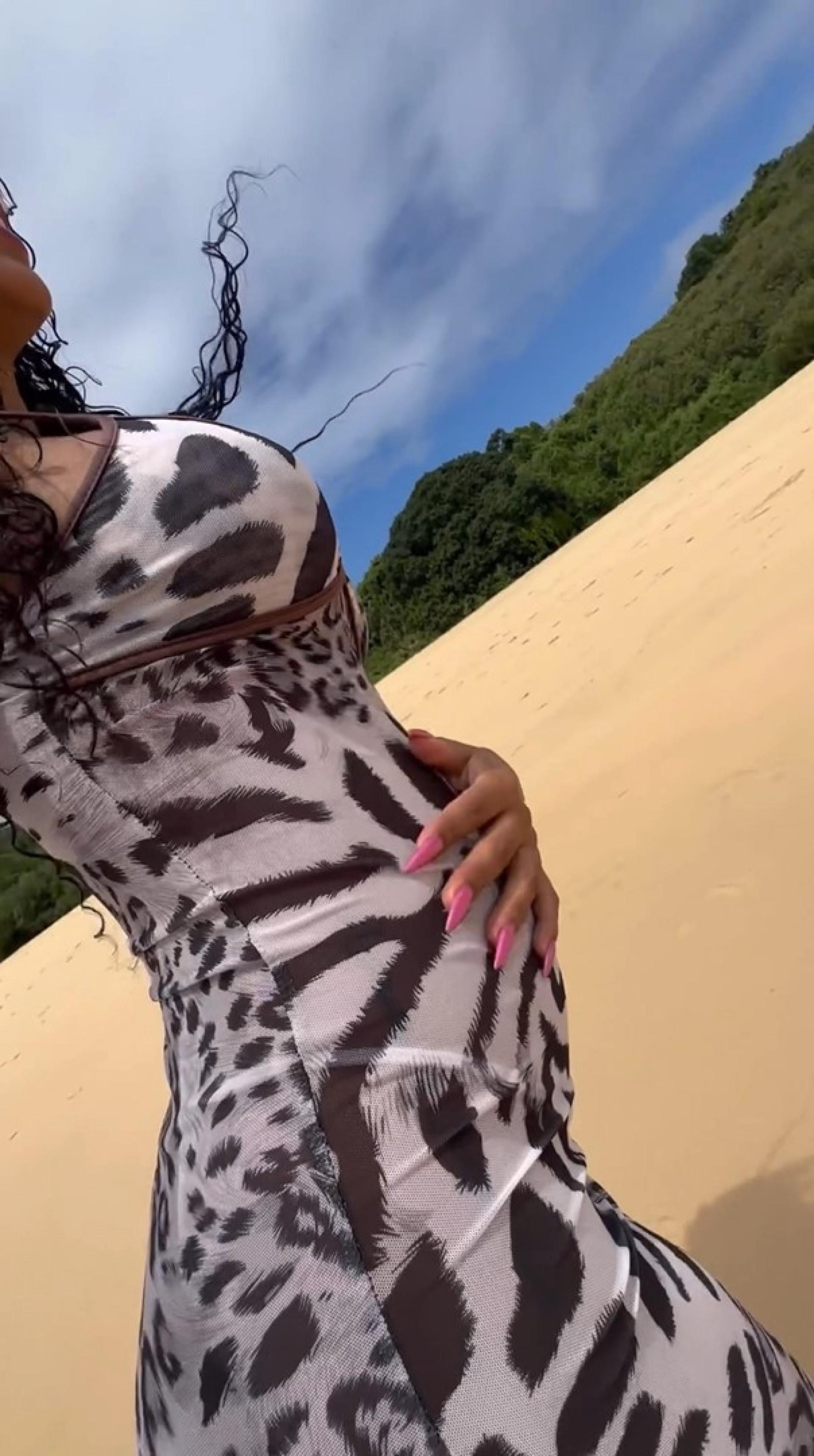 Lorena Maria exibe barriguinha de gravidez com MC Daniel - Reprodução / Insatgram