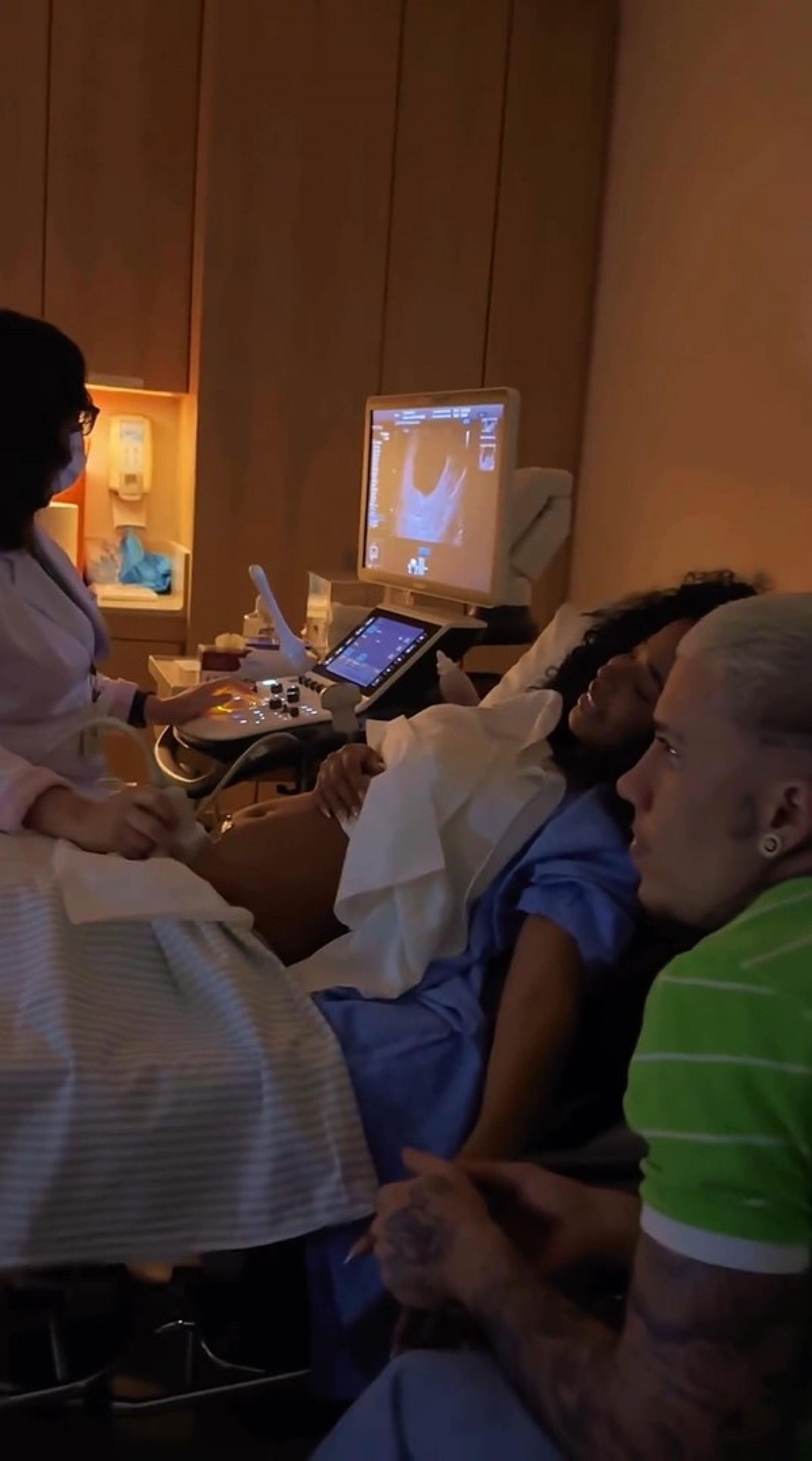 Lorena Maria exibe barriguinha de gravidez com MC Daniel - Reprodução / Insatgram