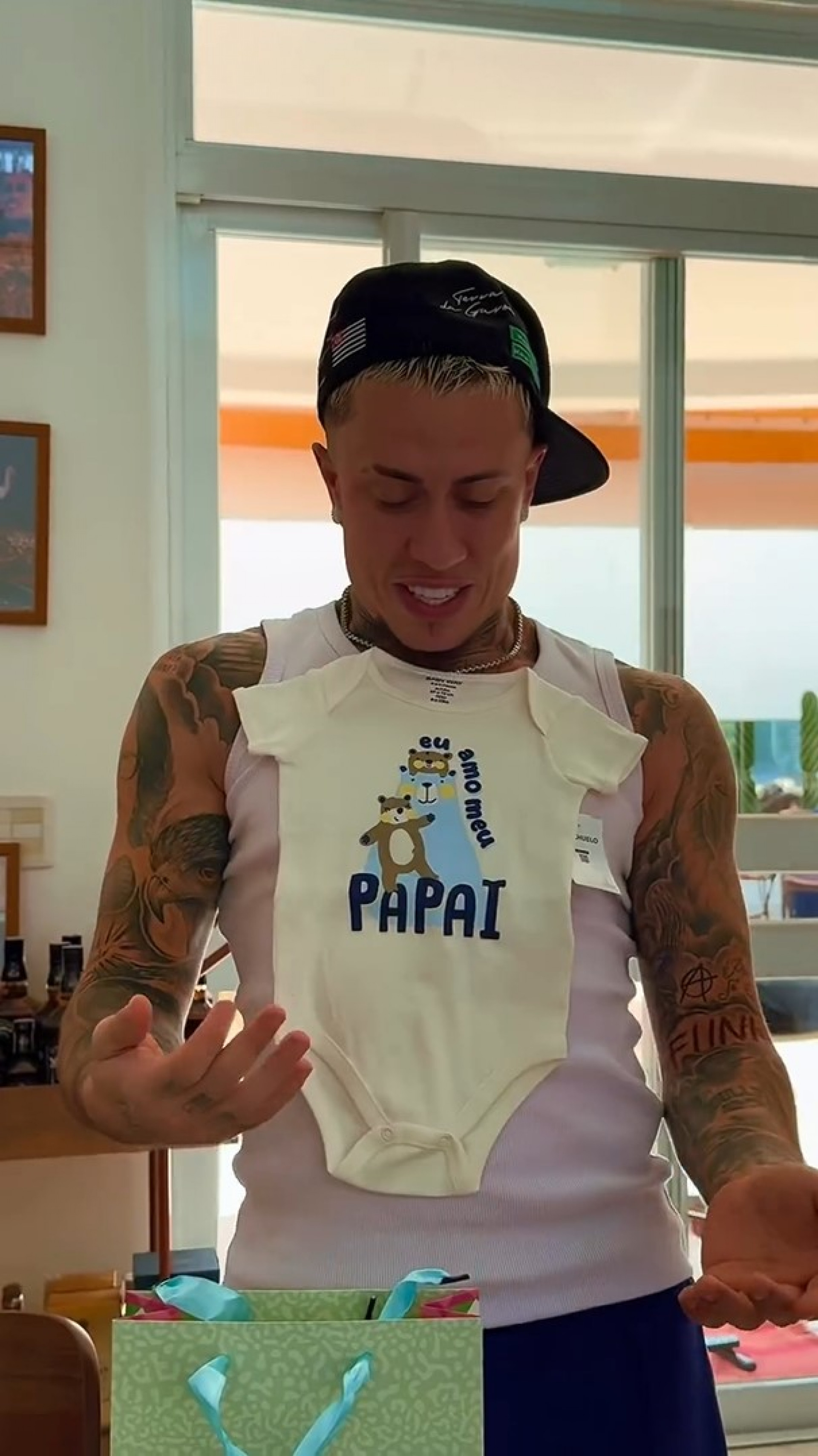 Lorena Maria exibe barriguinha de gravidez com MC Daniel - Reprodução / Insatgram