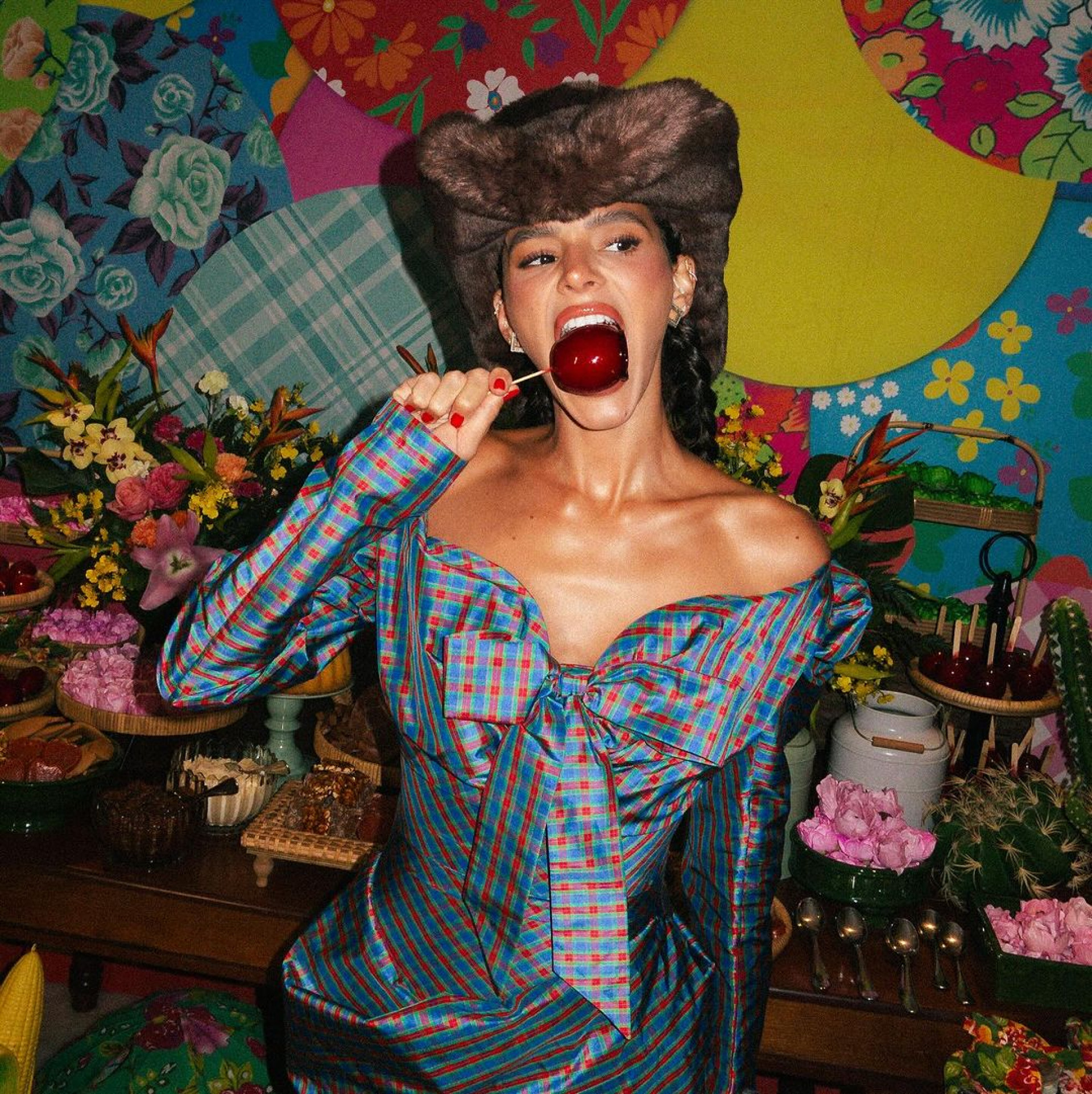 Bruna Marquezine curte festa junina e dá beijão em João Guilherme - Reprodução / Instagram