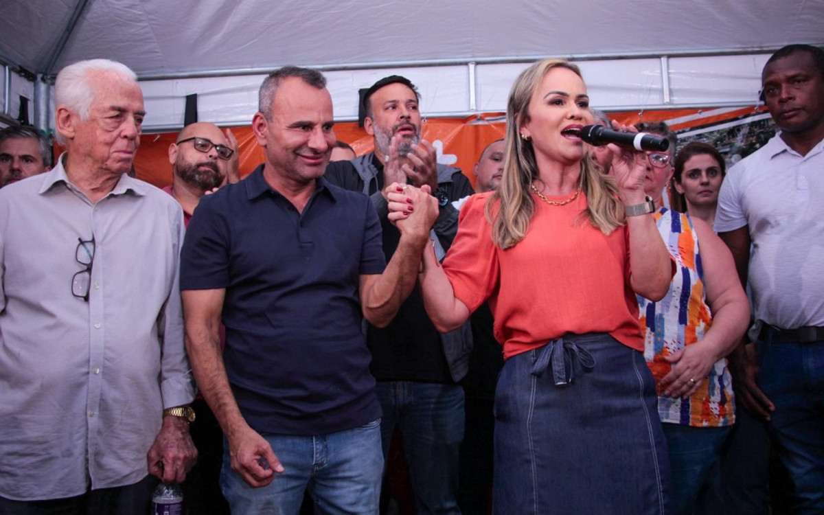 Ao lado prefeito Waguinho, a deputada federal Daniel do Waguinho destacou que já garantiu R$ 260 milhões em recursos federais para Belford Roxo