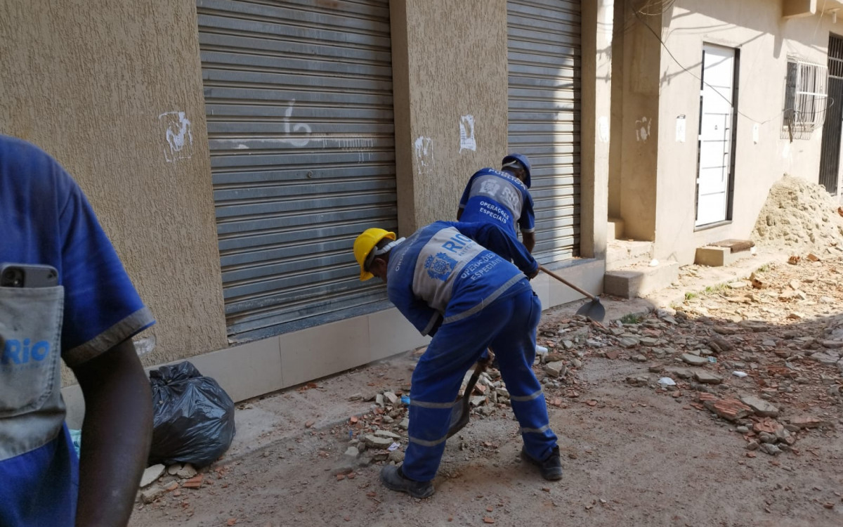 Operação para demolição de imóveis de luxo na Maré - Divulgação / Seop