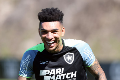 Atacante do Botafogo, Igor Jesus cita preparação para se readaptar ao futebol brasileiro