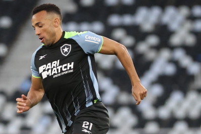 Marçal não viaja com a delegação do Botafogo para o jogo contra o Palmeiras