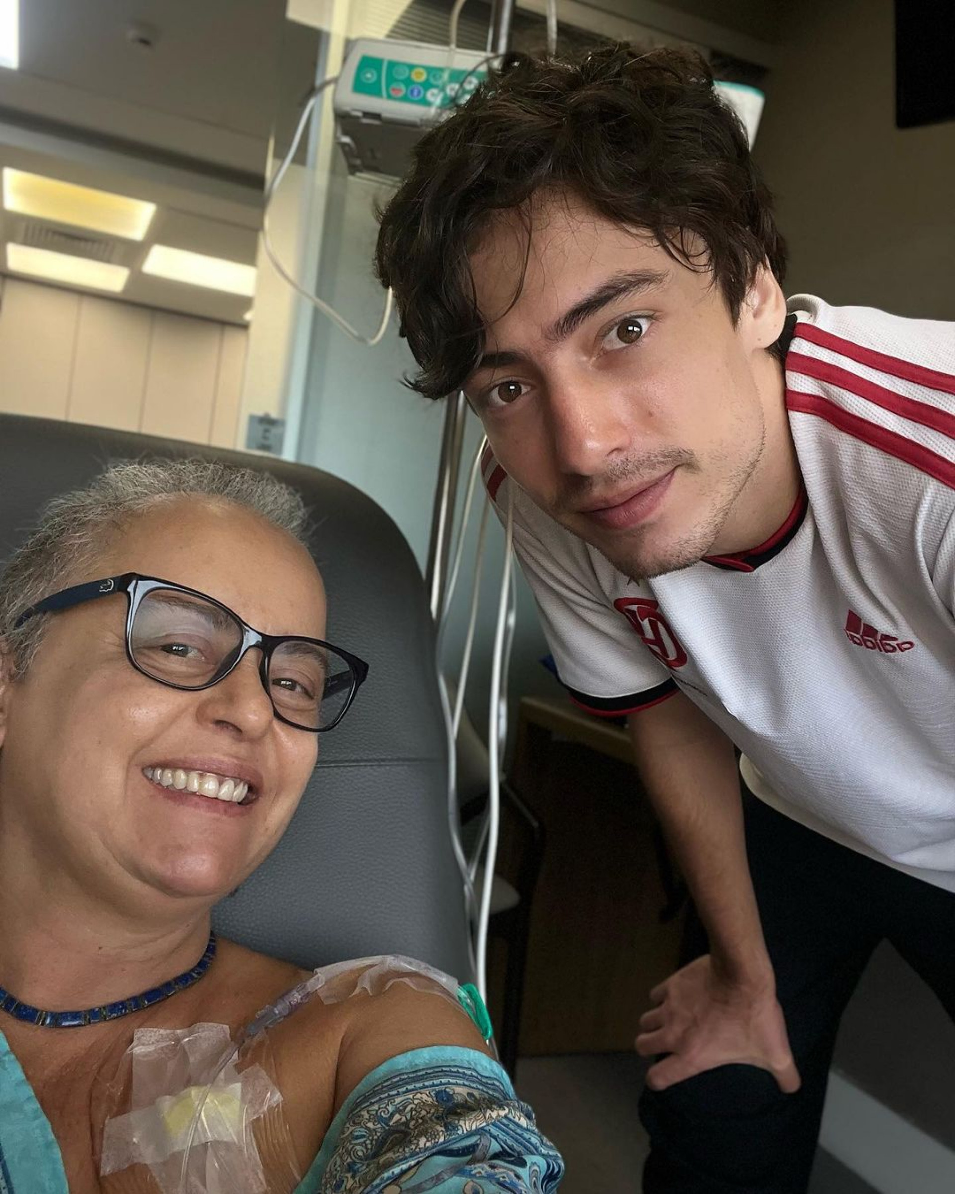 Nadia Bambirra e seu filho, o ator Jaffar Bambirra - Reprodução / Instagram 