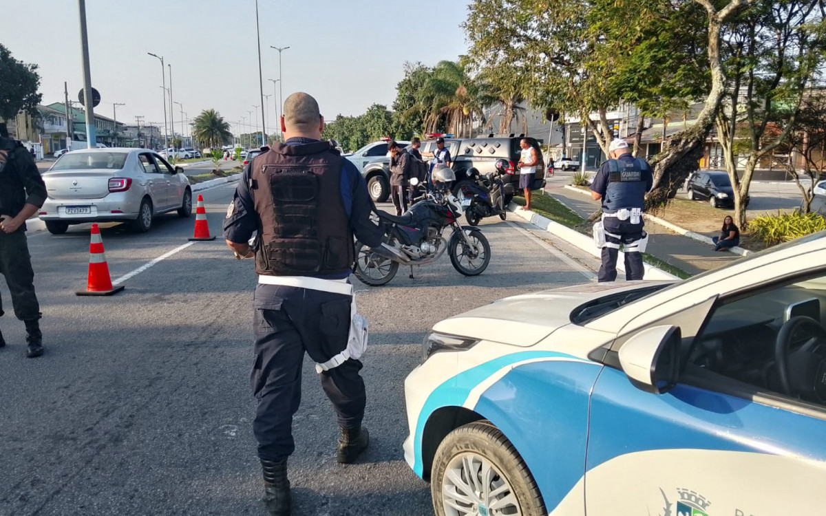 Durante a ação, foram abordados cerca de 54 veículos, incluindo automóveis e motocicletas - Foto: Divulgação